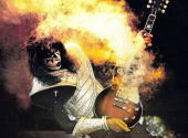 Ace Frehley v roce 1977. Zemřel 16. října 2025 ve věku 74 let. | Foto: Wikipedia