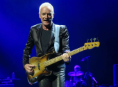 Sting se svou baskytarou Fender Precision '57 bez pickguardu, na kterou hrál i 28. října 2022 v Praze. Fotka je z londýnského koncertu v rámci tour My Songs v dubnu 2022. | Foto: Andrzej Strzelczyk 