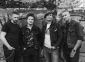 Nežfaleš v aktuální sestavě: Moucha (basa), Kráťa (kytara), Radek (vokál) a Petr (bicí). | Foto: Petr Mol
