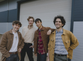 „Spíš než že bychom coby superschopní hudebníci vymysleli album, zjišťujeme až teď, co nás celý ten proces naučil. Byla to totální katarze a proměna všeho – včetně samotného procesu vzniku desky,“ říká Jonáš Verner z Branko's Bridge. | Foto: Adam Mráček