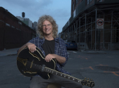 Dvacetinásobný držitel Grammy Pat Metheny přiveze do pražského Divadla Hybernia svůj projekt Side-Eye III+. | Foto: Jimmy Katz