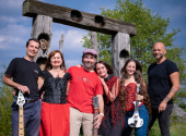 Ne vždycky všechno na pódiu klaplo, ale irskou muziku hrajeme po svém už osmnáct let. Výročí slavíme novým singlem a koncertem. | Foto: Jaromír Zajíček