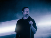 Jason Williamson ze Sleaford Mods během koncertu v pražském klubu Roxy. | Foto: Kateřina Fialová (Fource Entertainment)