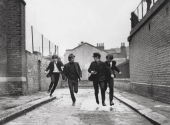 Když John, Paul, George a Ringo po necelé hodině a půl dodivočili, nechali jsme spuštěné plátno a pustili si na něj ČT24, tedy Volební studio. | Foto: United Artists, Apple Corps