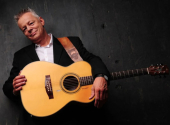 Tommy Emmanuel |  Foto: Kytara napříč žánry