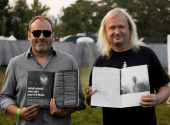 Michal Pařízek s magazínem UNI a Ondřej Bezr s Full Moonem v rukách | Foto: Zuzana Malá