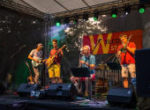 Ondřej Galuška se svou kapelou na Welcome scéně festivalu Slunovrat. | Foto: archiv festivalu