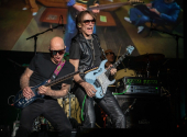 Hodinu a půl dlouhý set byl nadupaný kytarovými riffy a samozřejmě hlavně dlouhými, technicky dokonalými sóly. | Foto: Live Nation