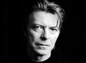 Nejste David Bowie – svět vám po vydání vašeho "utajeného" alba u nohou ležet nebude; zdroj: Wikipedia