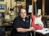 John Cruz začal pro Fender pracovat v roce 1987 | Foto: Fender 