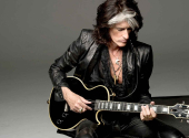 Jestliže Aerosmith ohlásili rozlučkové turné, je možná dobrá zpráva, že Joe Perry kytaru do žita jen tak rychle nezahodí. | Foto: oficiální web umělce