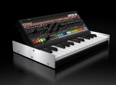 Roland JUPITER-08 s přibalenou klaviaturou K-25m. | Foto: Roland 