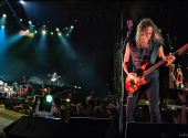 Nestoudné modulace, zlostná atmosféra jak z filmů Johna Carpentera a magické kaskádové kytarové riffy, to vše dělá ze skladeb až soundtrackové kompozice, na které duo Hetfield/Ulrich pozapomnělo. | Foto: Zoidberg