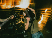 Udělat okolní humbuk je někdy zkrátka jednodušší, než skládat kvalitní muziku. | Foto: Unsplash