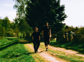 Duo post-hudba se na akustické desce vrací ke svému katalogu bez nostalgické úcty i potřeby se od něj odstřihnout. | Foto: Štěpán Svoboda