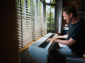 Nástupce populárního FP-30X zachovává klaviaturu PHA-4, ale přidává Piano Reality Sound Engine, nově řešené vestavěné ozvučení, USB-C a integrovanou Wi-Fi. | Foto: Roland