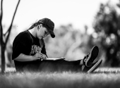 Léto je ideální čas na to dopřát si čas zpomalit, podívat se dovnitř a pochytat rozlétané zdroje inspirace. I Foto: Ruslan Zaplatin on Unsplash