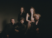 Hudební lineup tasovského festivalu doplňují teige, Dukla, HRTL, něco něco nebo Meowlau. Apollónova návštěva přiveze iniciativu Pod Svícnem, pořad ArtCafé i podcasty Bojs, Prompt a Hodný, zlý a kritický. | Foto: Táňa Lvovská