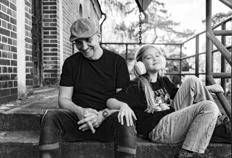 Kayapa nepůsobí jako projekt, který by chtěl někam tlačit. Spíš tiše nabízí možnost zpomalit, zaposlouchat se a být spolu. | Foto: Marta Režová 