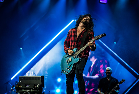 Foo Fighters natočili desku, na níž se sentimentální smutek pere s euforickou agresí, přitom písně zní neskonale nadčasově. | Foto: Andreas Lawen, Fotandi