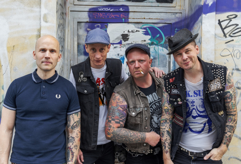 Fialkám se do jejich klasického punku podařilo přimíchat trochu rockovějšího nádechu, ale i taneční rozjuchanosti v rytmu ska. | Foto: archiv kapely Fialkám se do jejich klasického punku podařilo přimíchat trochu rockovějšího nádechu, ale i taneční rozjuchanosti v rytmu ska. | Foto: archiv kapely