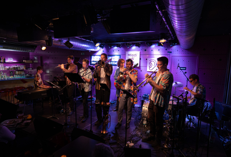 Jak se z bandy prváků na Ježkárně stala kapela, která se svojí autorskou tvorbou objíždí kluby a festivaly po celé republice? | Foto: archiv Mladí ladí jazz
