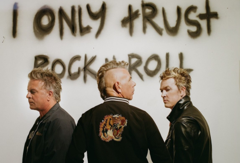Kapela servíruje punk rock, kterému kontrabas dodává trošku jinou příchuť. | Foto: Facebook kapely