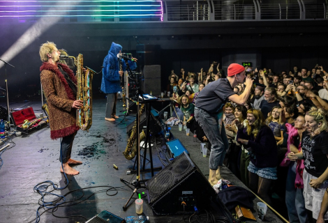 Křest desky Eat Human proběhl v pražském prostoru ARCHA+. Obrovskej dík za tenhle krásnej večer patří P/\ST. | Foto: Ivan Beneš 