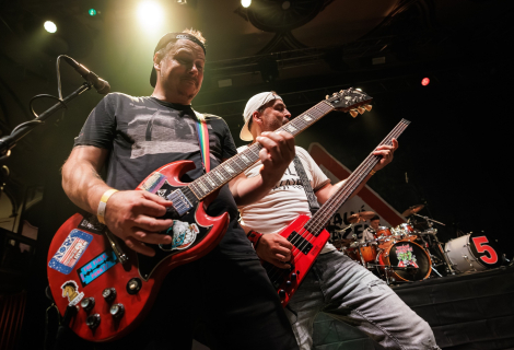 Ska, říznější pasáže, pop-punková melodika, kazoo, všechny tradiční prvky Totálního nasazení na albu nechybí. | Foto: Roman Mareš (Facebook kapely)