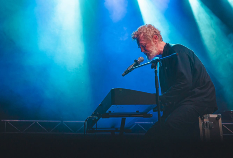 Glen Hansard na Festival Slunovrat v Opavě. Téměř dvouhodinový koncert se nečekaně stal jedním z jeho posledních vystoupení v Česku. | Foto: archiv festivalu