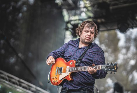 Ke všem svým kytarám má Adam Krofian sentimentální vztah. Na pustý ostrov by si ale vzal Fender Jazzmaster z roku 1972 | Foto: Michal Havlíček Ke všem svým kytarám má Adam Krofian sentimentální vztah. Na pustý ostrov by si ale vzal Fender Jazzmaster z roku 1972 | Foto: Michal Havlíček