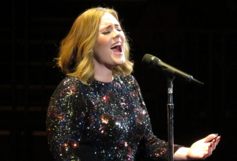 Málokdo se může pochlubit takovou barvou hlasu, kterou využívá k vyjádření textu, jako Adele. | Foto: Wikimedia Commons