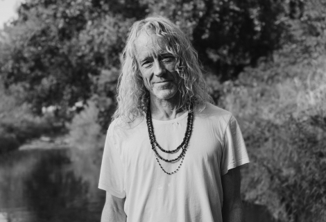 Koncert Alana Sparhawka není žádná pietní vzpomínka na Low, ale živý, fyzický a místy až očistný zážitek. | Foto: Mária Karľaková