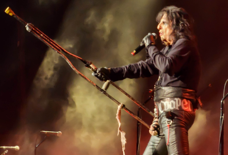 Pokud chcete v dnešní době slyšet hard rock v jeho ryzí podobě, je Alice Cooper vždy sázkou na jistotu. | Foto: Crisco 1492 (Wikimedia Commons)