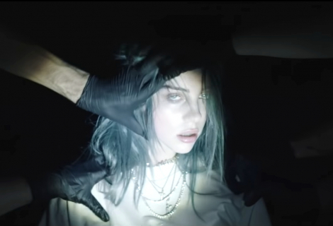 Billie Eilish ve videu Bury a Friend | Zdroj: YouTube Billie Eilish ve videu Bury a Friend | Zdroj: YouTube