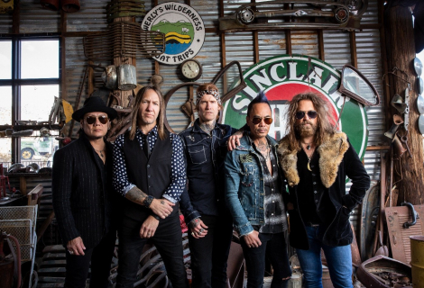 Buckcherry jsou po letech vyspělejší, propracovanější, ale zároveň se neztupilo jejich ostří | Foto: archiv kapely Buckcherry jsou po letech vyspělejší, propracovanější, ale zároveň se neztupilo jejich ostří / foto: archiv kapely
