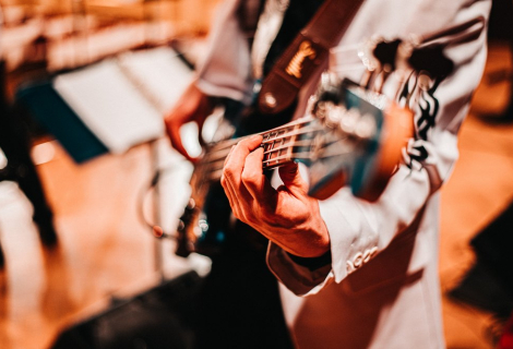 Pokud chcete zlepšit svoje „bass chops“ neboli techniku hraní a melodické vedení, tak Mozart je tady pro vás, rockeři! | Foto: Jan Kopřiva (pexels)