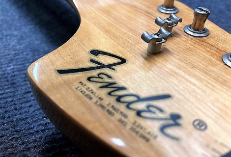 Fender na začátku 80. let odkoupil několik svých vlastních modelů ze zlaté éry, aby se mohl opět naučit vyrábět kvalitní kytary.