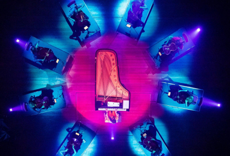 Americký minimalismus se představí tvorbou Philipa Glasse, mj. při spojení Cello Octet Amsterdam s klavíristkou Maki Namekawou | Foto: Filharmonie Brno Americký minimalismus se představí tvorbou Philipa Glasse, mj. při spojení Cello Octet Amsterdam s klavíristkou Maki Namekawou | Foto: Filharmonie Brno