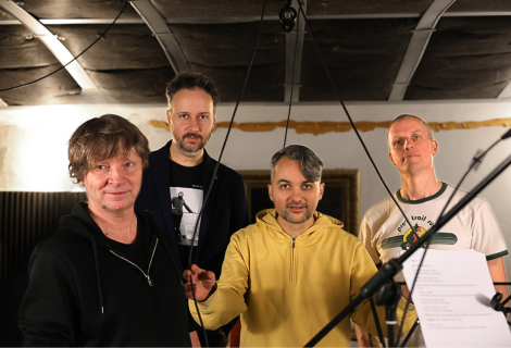 Chuntu tvoří Martin Kyšperský a Aleš Pilgr z Květů, Marek Doubrava (Hm…) a výtvarník a hudebník Petr Nikl. | Foto: Milan Novotný