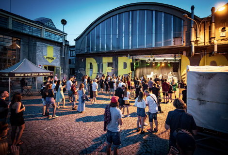 Vylosované kapely, které se zúčastnily workshopu, vystoupí v rámci festivalu DEPOvLETU na nádvoří komplexu DEPO2015 | Foto: archiv festivalu