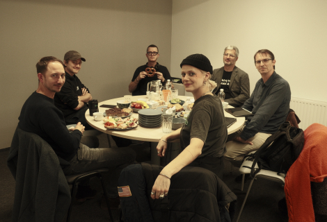 Pod hlavičkou Frontmana se nám v roce 2025 ve spolupráci s Kytary.cz a SAI podařilo uspořádat podnětnou panelovou diskuzi Muzikanti a krize: jak tvořit a nezbláznit se. | Foto: Dušan Krejdl