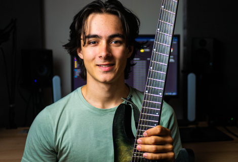 Co vznikne, když metalista udělá kytarový cover popovýho songu? | Foto: autor