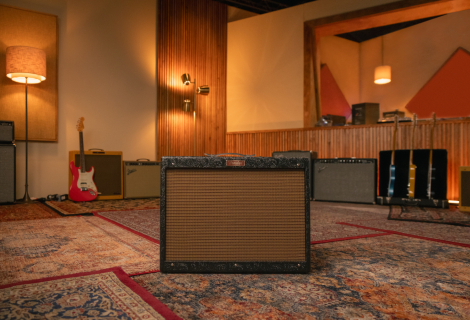 Výroční verze kultovního aparátu zaujme především designem ve „western“ stylu. | Foto: Fender