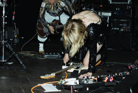 Limitovaný Jazzmaster Kim Gordon kombinuje klasický snímač u krku s vysokovýstupovým humbuckerem Seymour Duncan JB u kobylky. | Foto: Fender