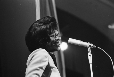 Sarah Vaughan v roce 1963 během vystoupení v Holandsku | Foto: Wikimedia Commons Sarah Vaughan v roce 1963 během vystoupení v Holandsku | Foto: Wikimedia Commons