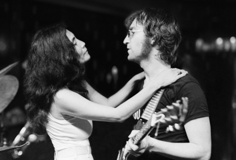 Místo archivní exkurze ve snímku One to One: John & Yoko dostáváme osobní výpověď o době, kdy hudebníkům nestačilo dobře hrát – chtěli taky něco říct. I Foto: Brian Hamill Místo archivní exkurze ve snímku One to One: John & Yoko dostáváme osobní výpověď o době, kdy hudebníkům nestačilo dobře hrát – chtěli taky něco říct. I Foto: Brian Hamill