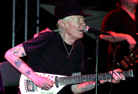 Johnny Winter – kytarista, který dal blues neuvěřitelně podmanivou energii s obrovskou dávkou virtuozity. | Foto: Wikipedie, by CC 2.0 Generic