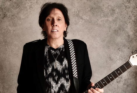 „Byl bych rád za příležitost nahrát nějakou hudbu s Paulem McCartneym. Vždy byl mou inspirací a stále jí je,“ říká John McFee. | Foto: Archiv umělce