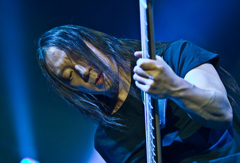John Myung z Dream Theater na basu hraní nepředstírá, ten to umí | Foto: Markus Hillgärtner, CC-BY-SA-3.0